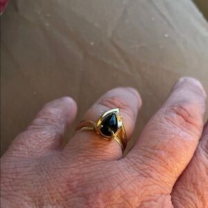 Elegant Gold and Black Teardrop Ring